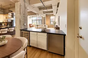 400 W Ontario St, Chicago, IL 60654 - Photo 9