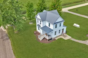 2869 N Fawver Rd, Freeport, IL 61032 - Photo 7