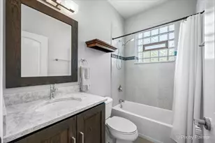 1541 W Chestnut St, Chicago, IL 60642 - Photo 19