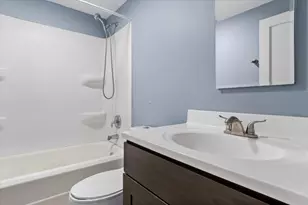 832 N 11th St, Dekalb, IL 60115 - Photo 11