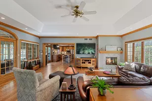 2 Gregory Ln, South Barrington, IL 60010 - Photo 9