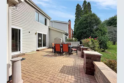 647 Darien Court, Hoffman Estates, IL 60169 - Photo 9