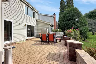 647 Darien Ct, Hoffman Estates, IL 60169 - Photo 9