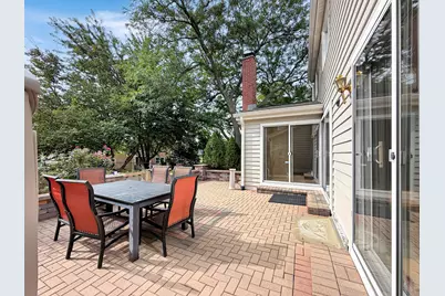 647 Darien Court, Hoffman Estates, IL 60169 - Photo 11