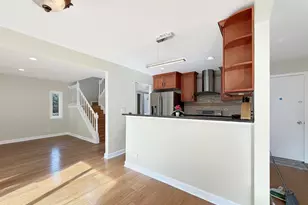 647 Darien Ct, Hoffman Estates, IL 60169 - Photo 7