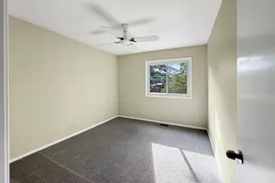 647 Darien Ct, Hoffman Estates, IL 60169 - Photo 17