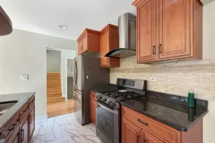 647 Darien Ct, Hoffman Estates, IL 60169 - Photo 5
