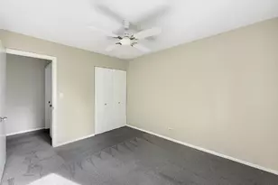 647 Darien Ct, Hoffman Estates, IL 60169 - Photo 21