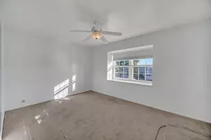 640 Burgundy Ct, Elk Grove Village, IL 60007 - Photo 15