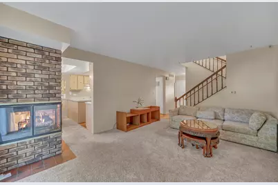 640 Burgundy Court #D, Elk Grove Village, IL 60007 - Photo 5