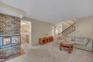 640 Burgundy Ct, Elk Grove Village, IL 60007 - Photo 5