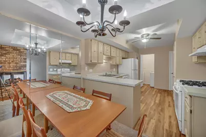 640 Burgundy Court #D, Elk Grove Village, IL 60007 - Photo 7
