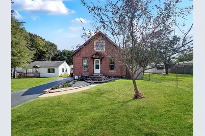 828 S Adams Avenue, Freeport, IL 61032 - Photo 1