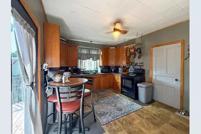 828 S Adams Avenue, Freeport, IL 61032 - Photo 9