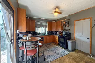 828 S Adams Ave, Freeport, IL 61032 - Photo 9