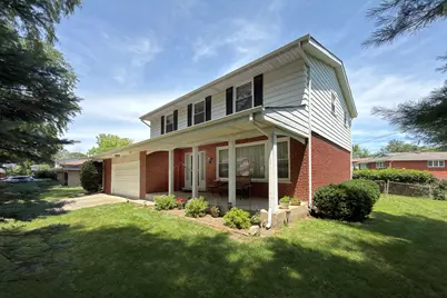 2022 E Woodview Drive, Mount Prospect, IL 60056 - Photo 3