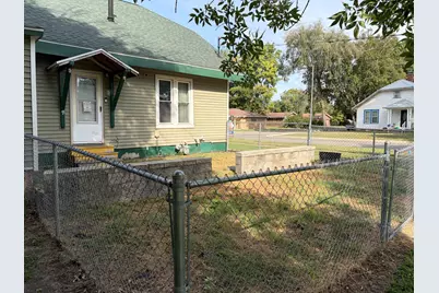 323 W Chestnut Street, Mason City, IL 62664 - Photo 5