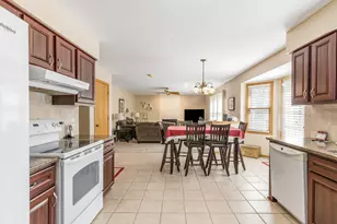 1121 Russetwood Ct, Wheeling, IL 60090 - Photo 9