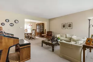 1121 Russetwood Ct, Wheeling, IL 60090 - Photo 7