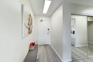 1455 N Sandburg Terrace, Chicago, IL 60610 - Photo 3