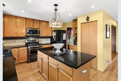 240 W Winding Trail Circle, Round Lake, IL 60073 - Photo 7
