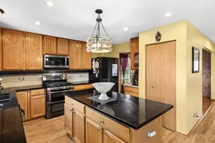 240 W Winding Trail Cir, Round Lake, IL 60073 - Photo 7