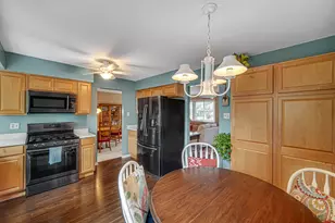 1061 185th Pl, Homewood, IL 60430 - Photo 7