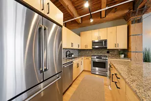 375 W Erie St, Chicago, IL 60654 - Photo 5