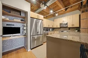 375 W Erie St, Chicago, IL 60654 - Photo 7