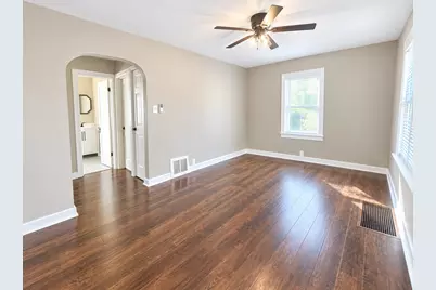 212 S Douglas Avenue, Bradley, IL 60915 - Photo 3