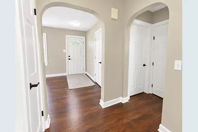 212 S Douglas Avenue, Bradley, IL 60915 - Photo 5