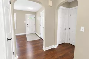 212 S Douglas Ave, Bradley, IL 60915 - Photo 5