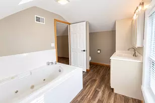 212 S Douglas Ave, Bradley, IL 60915 - Photo 13