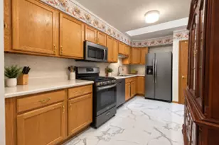 807 Florence Ln, Sterling, IL 61081 - Photo 3
