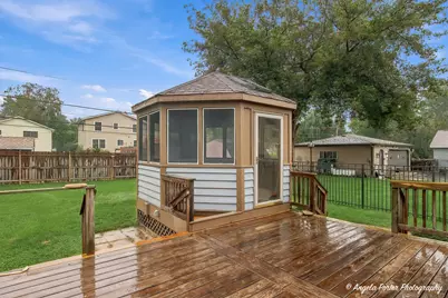 1823 Hazelwood Drive, Lindenhurst, IL 60046 - Photo 25