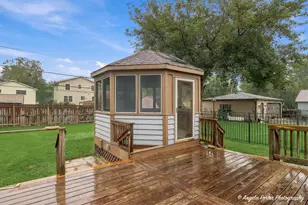 1823 Hazelwood Dr, Lindenhurst, IL 60046 - Photo 25
