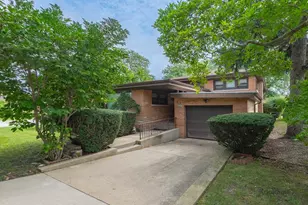 6557 N Christiana Ave, Lincolnwood, IL 60712 - Photo 3