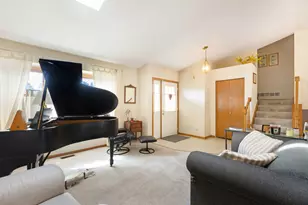176 Denberry Ct, Lake Zurich, IL 60047 - Photo 3