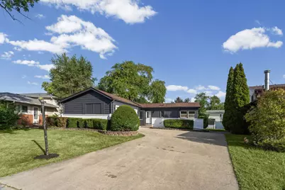 160 Lancaster Lane, Des Plaines, IL 60018 - Photo 1