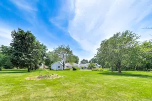 38W064 Tanglewood Dr, Batavia, IL 60510 - Photo 51