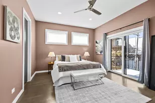 2046 W Rice St, Chicago, IL 60622 - Photo 13