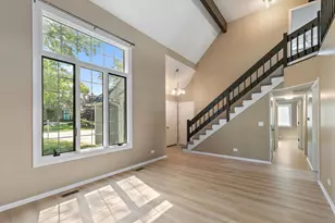 208 Carol Ann Dr, Streamwood, IL 60107 - Photo 3
