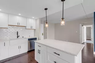 2005 S Finley Rd, Lombard, IL 60148 - Photo 7