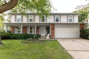 520 Highland Grove Dr, Buffalo Grove, IL 60089 - Photo 1