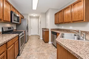 646 Grand Canyon Cir, Crystal Lake, IL 60014 - Photo 7