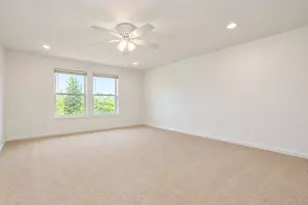 646 Grand Canyon Cir, Crystal Lake, IL 60014 - Photo 11