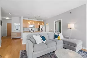 330 W Grand Ave, Chicago, IL 60654 - Photo 5
