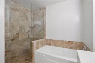 330 W Grand Ave, Chicago, IL 60654 - Photo 17