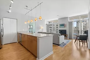 330 W Grand Ave, Chicago, IL 60654 - Photo 3