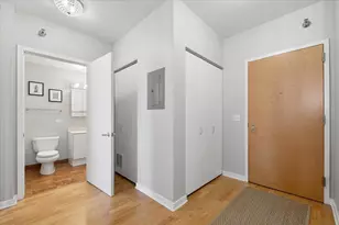 330 W Grand Ave, Chicago, IL 60654 - Photo 19